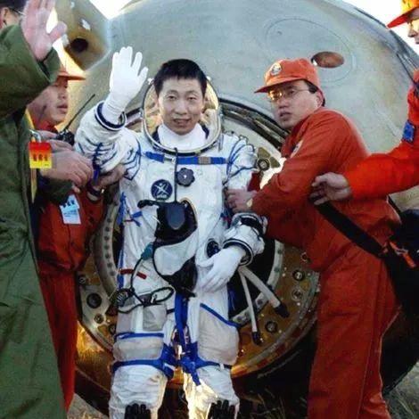 (欢迎43名英雄再次归来,故乡盼您回家)欢迎43名英雄再次归来,故乡盼您回家。 (欢迎43名英雄再次归来,故乡盼您回家)欢迎43名英雄再次归来,故乡盼您回家。