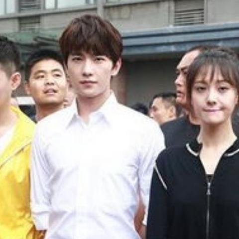 探讨iOS版游戏中刷好感度与互动插图特色：以'你是我的小星星'为例进行深入解析