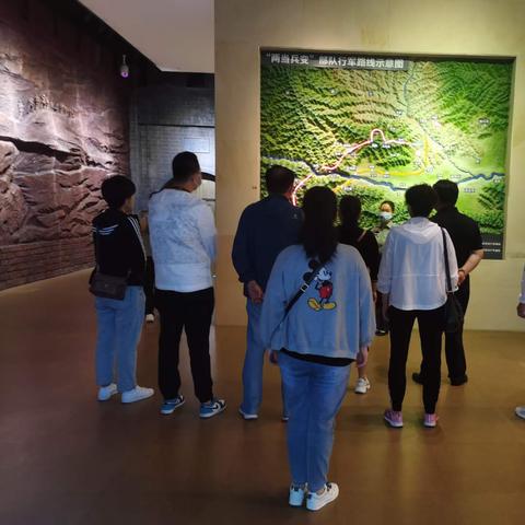 体现爱国情怀和集体荣誉感的《一起来一起来当兵来》歌曲的历史背景和社会影响力解析