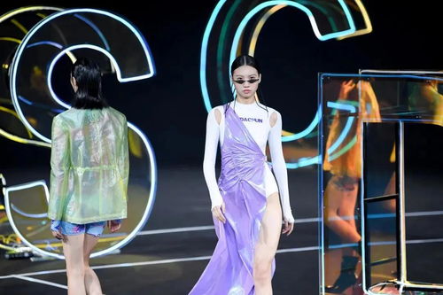 (轻解罗裳什么意思)轻舞罗裳服装全解锁，尽显优雅风姿，绽放华丽新华章